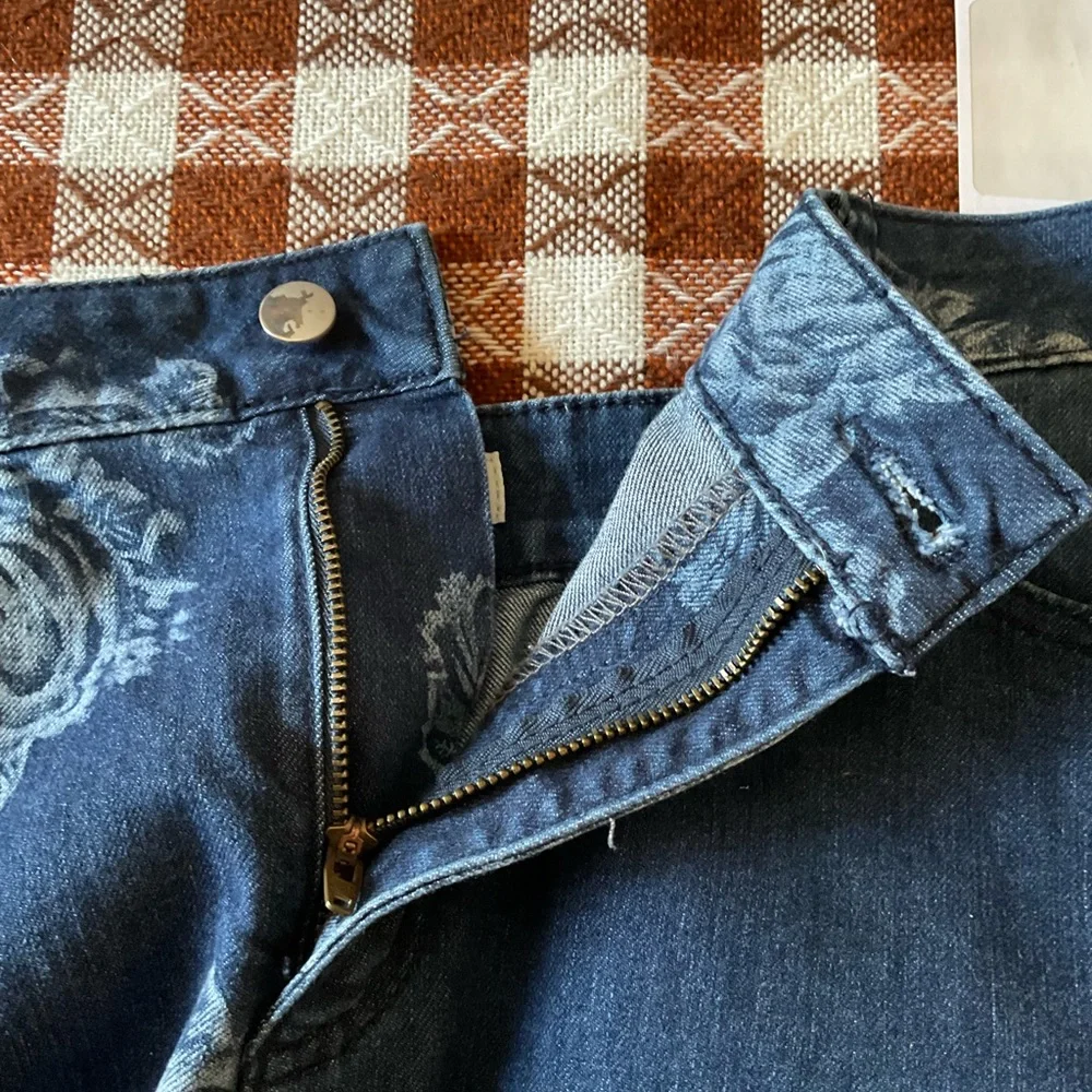 EST 1946 Floral Patterned Blue Jeans. Size 16 - Picture 7 of 8